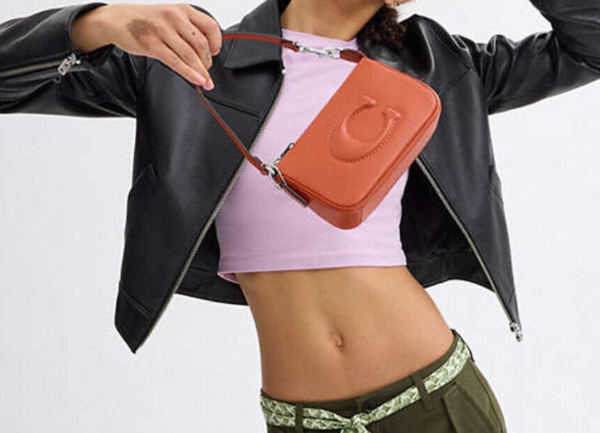 新品未使用タグ付　ニューヨーカー　ネイビーソリッド Coach Nolita 19 Silver/Dark Orange Smooth Leather Wristlet
