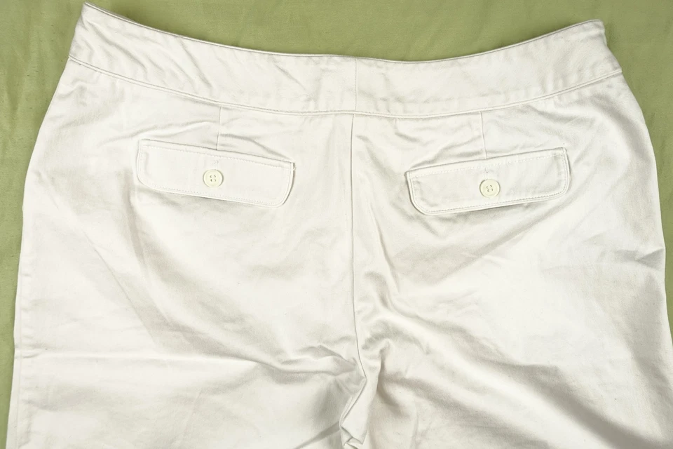 Worthington Women's White Shorts Size 16 Petite Stretch - Image 4 of 4