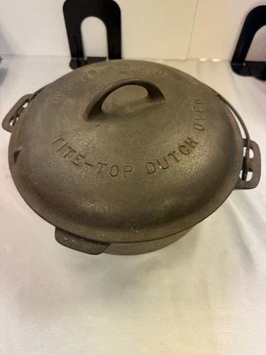 Griswold No. 9 Cast Iron Dutch Oven 2552 B Tite-Top Lid Self Basting Erie PA