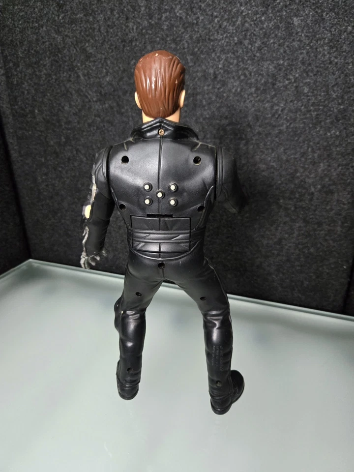 Vtg. 1992 Kenner Terminator 2  14" Talking Action Figure Arnold  Schwarzenegger - Image 3 of 4