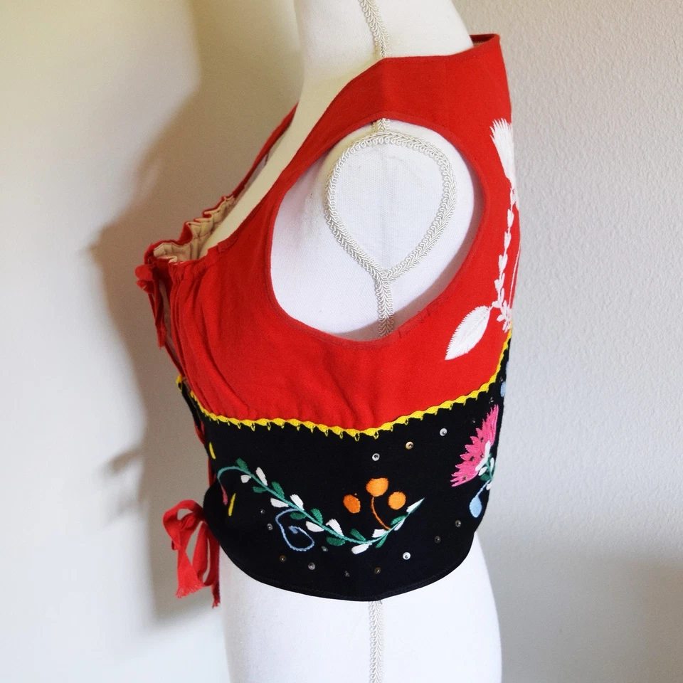 Disfraz folclórico Lavradeira Viana do Castelo Portugal chaleco bordado con cordones Foto 2 de 4