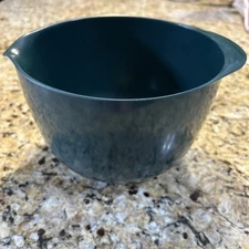 Rosti  Denmark Melamine Spout Mixing Batter Bowl Nesting DARK GREEN 2L