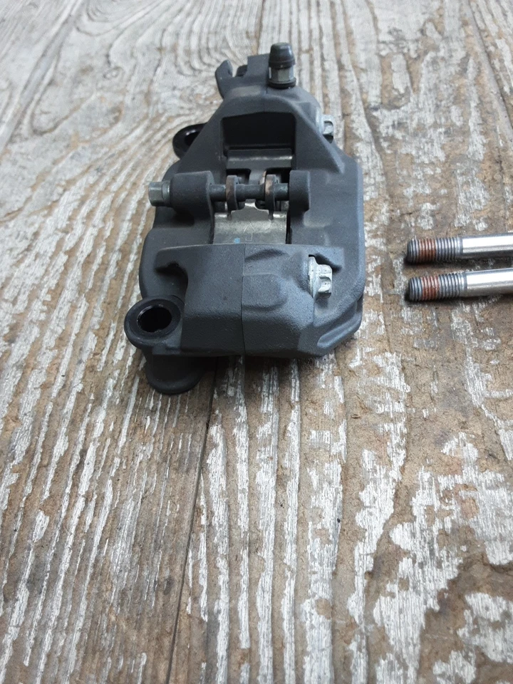 2023 23 13-24 Honda CB500 CB500F pernos de pinza de freno de disco delantero izquierdo Foto 3 de 4