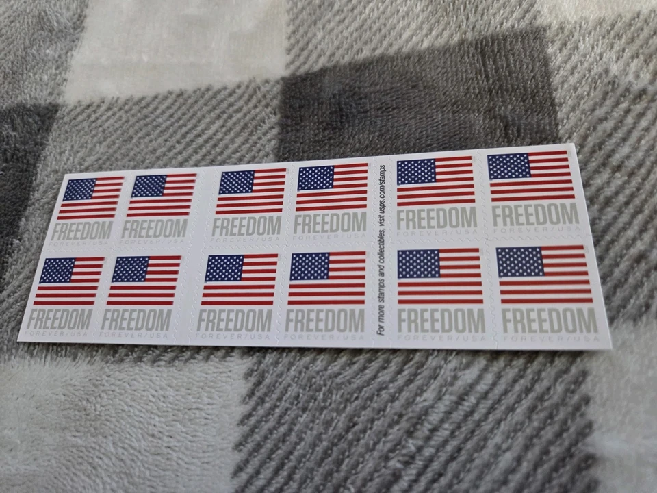 Auténticas estampillas Forever de primera clase de USPS-100 quilates autoadhesivas bandera de la libertad de Estados Unidos Foto 2 de 3