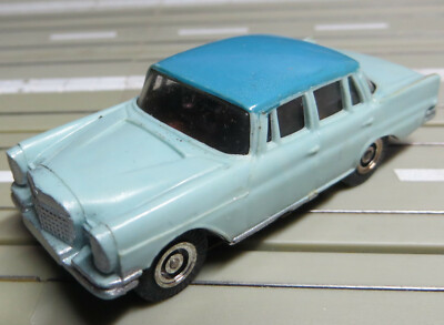 For H0 Slotcar Racing Model Railway Mercedes 220 With Flat Chain Motor (EBS227)