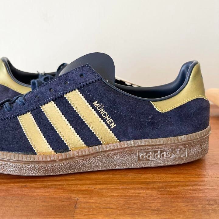 Deadstock Vintage 1980 Adidas Munchen Navy Gold Made in Deadstock Vintage 1980 Adidas Munchen Navy Gold Made in