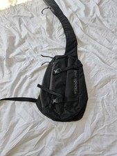 Patagonia Atom 8L Borsa a tracolla nera, chiusura con fibbia zip, imbottita
