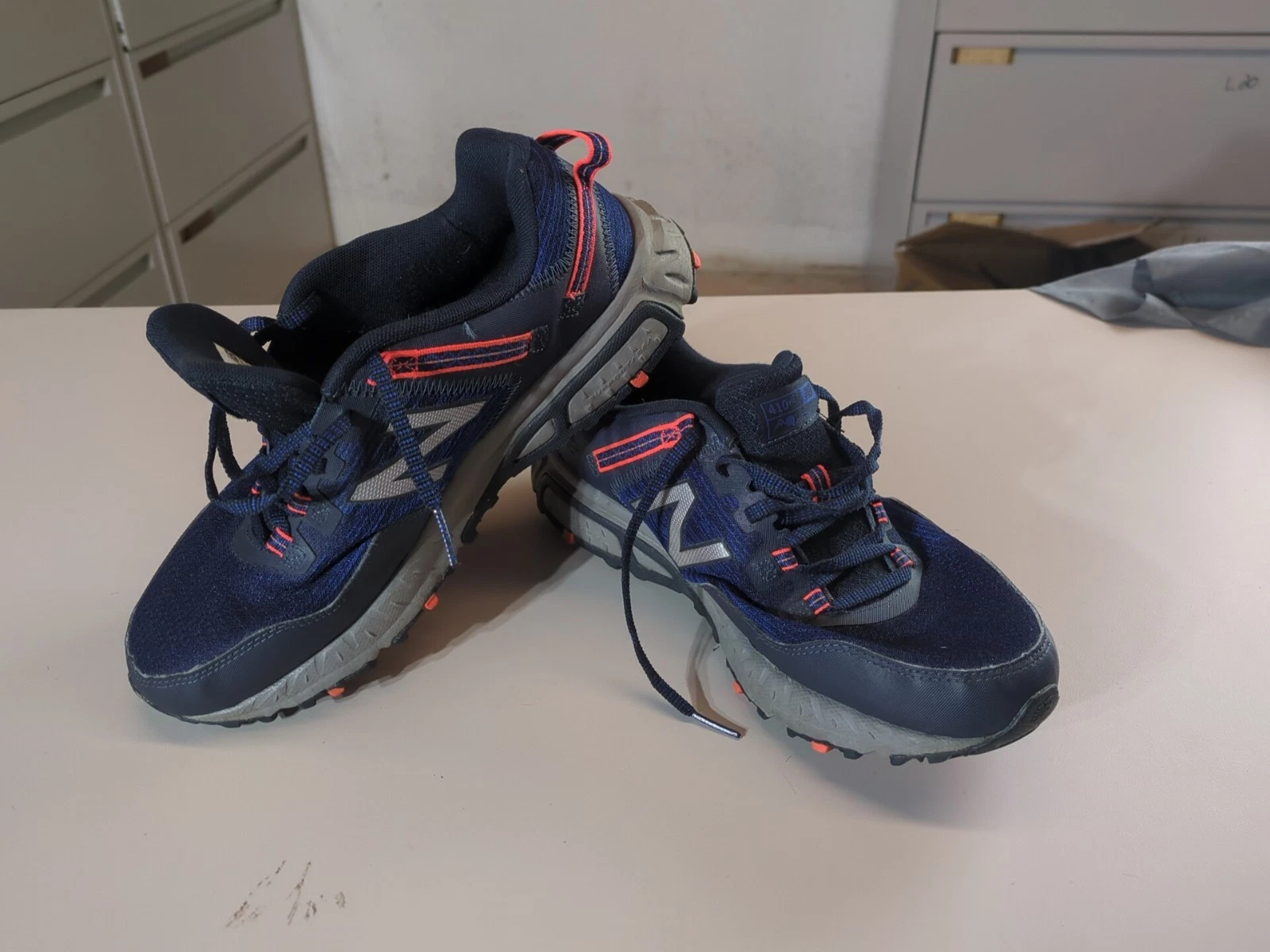 New Balance 410v6 Trail Running Shoes Mens Size 9.5 Blue Orange Gray MT410L06