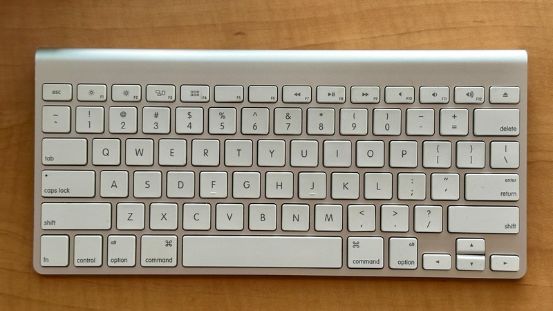 Apple A1314 MC184LL/A Bluetooth Wireless Keyboard - Works Perfect!!!