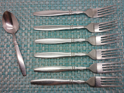 Reed & Barton Heritage Brompton  Stainless Set 6 Dinner Forks + 1 Teaspoon