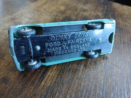 Dinky Toys #148 Ford Fairlane - Picture 15 of 15