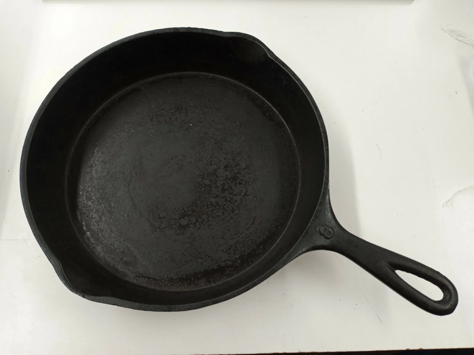 Vintage #8 Cast Iron skillet With Gate Mark