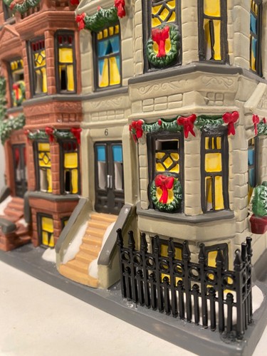 DEPT 56 UPPER WESTSIDE BROWNSTONES CHRISTMAS IN THE CITY HOUSE 6003055 - 第 13/14 張圖片