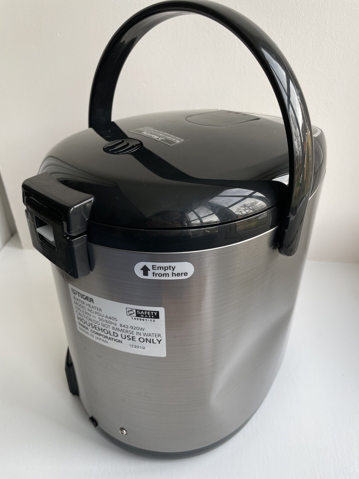 Tiger Made in Japan Therm Hot Water Dispenser Instant Boil Kettle