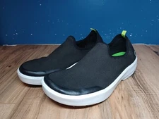 OOFOS OOmg eeZee Low Womens Size 9 Black White Slip On Recovery Shoes 