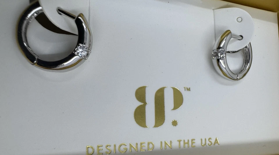 Aros con encanto para fiesta bomba "She Loves A Modern Moment" circonita cúbica y topacio sobre rodio Foto 3 de 4