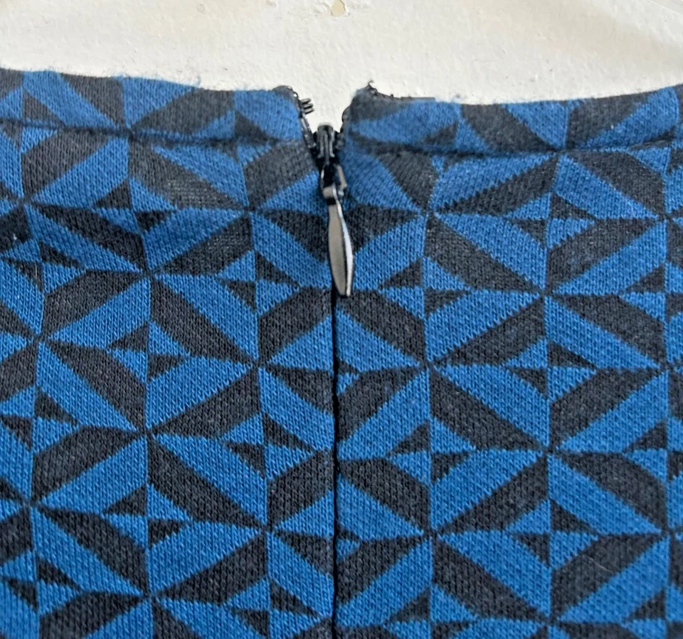 Top geométrico arte para usar peplum geométrico grandes elementos de gracia azul precio de venta sugerido por el fabricante 68 USD Foto 3 de 4