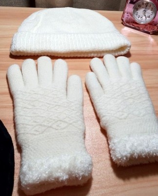 Winter Hat & Matching Gloves Women s Ivory Cream Nice Warm NOS Beautiful Soft