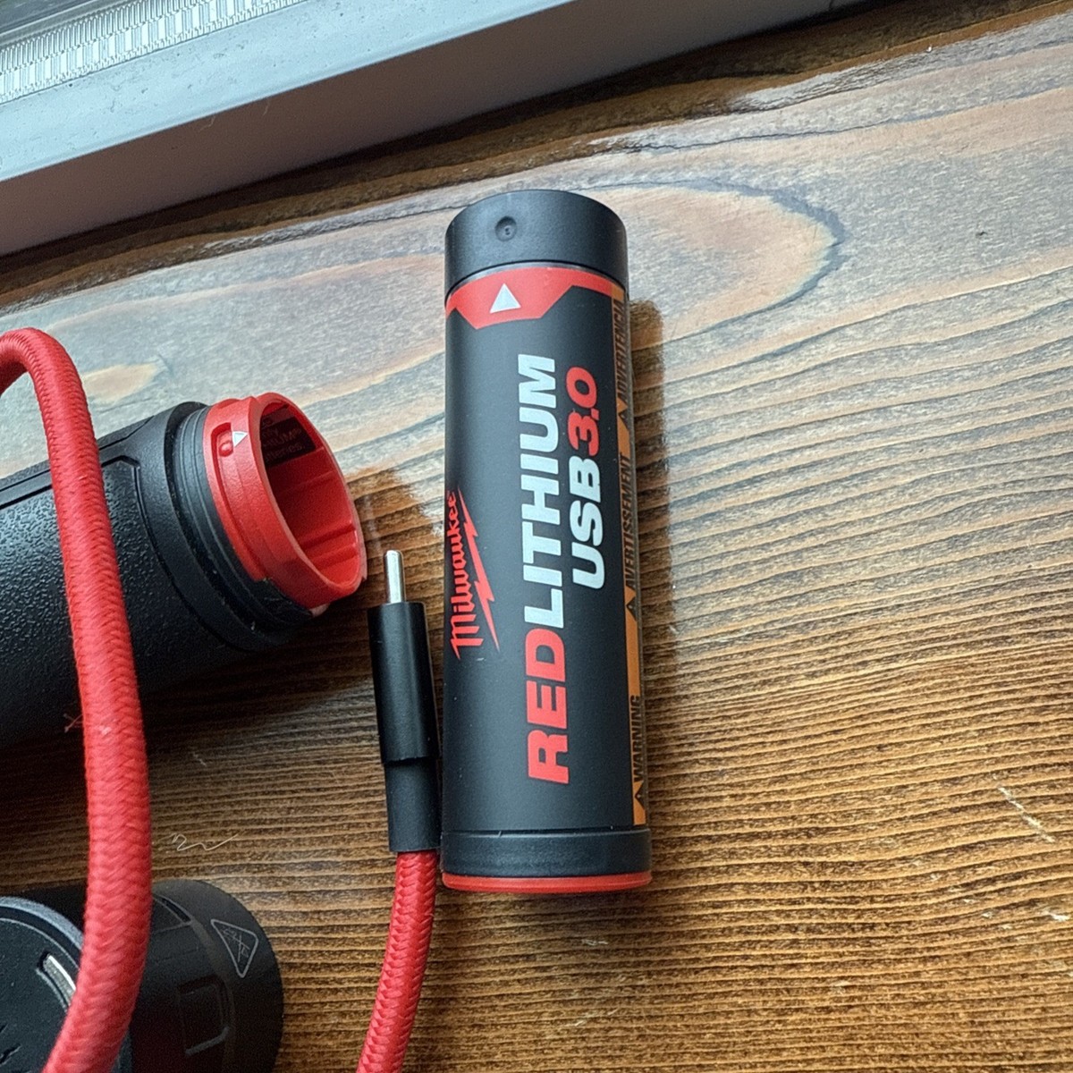 Milwaukee 2113-20 Red Lithium Rechargeable USB Pivoting Flashlight, 500 Lumens | eBay Milwaukee 2113-20 Red Lithium Rechargeable USB Pivoting Flashlight, 500 Lumens | eBay