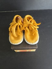 VINTAGE PAIR OF LAKE CHURCH DEERSKIN BABY MOCCASINS SIZE 2