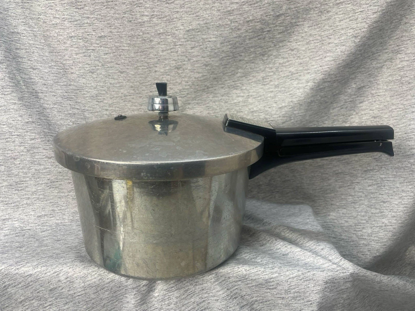 Vintage Presto 4 Quart Pressure Cooker Model A403A Super Fast Cooking LB223
