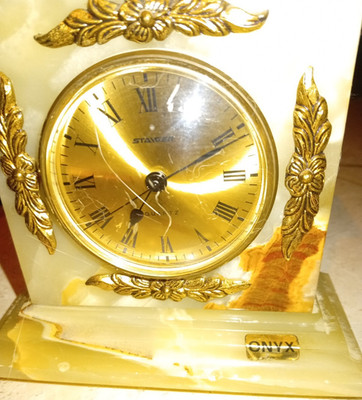 Staiger Kaminuhr analog Quarz, Onyx-Sockel, goldfarben, römische Ziffern