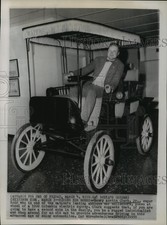 1955 Press Photo Henry Austin Clark Jr. poses at 1900 Columbia electric surrey