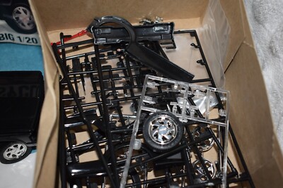 VINTAGE MODEL KIT -LINDBERG 1991 #72504 GMC SYCLONE BIG 1/20 SCALE