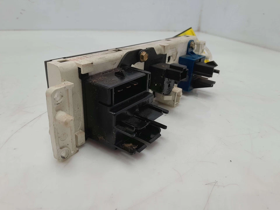 95 - 97 Mazda B2300 B3000 B4000 Temperature Controls OEM ZZM061X14A - Image 3 of 4