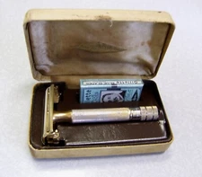 Vintage Gillette 1940 Milord Tech Gold TTO Double Edge Safety Razor Set in Case