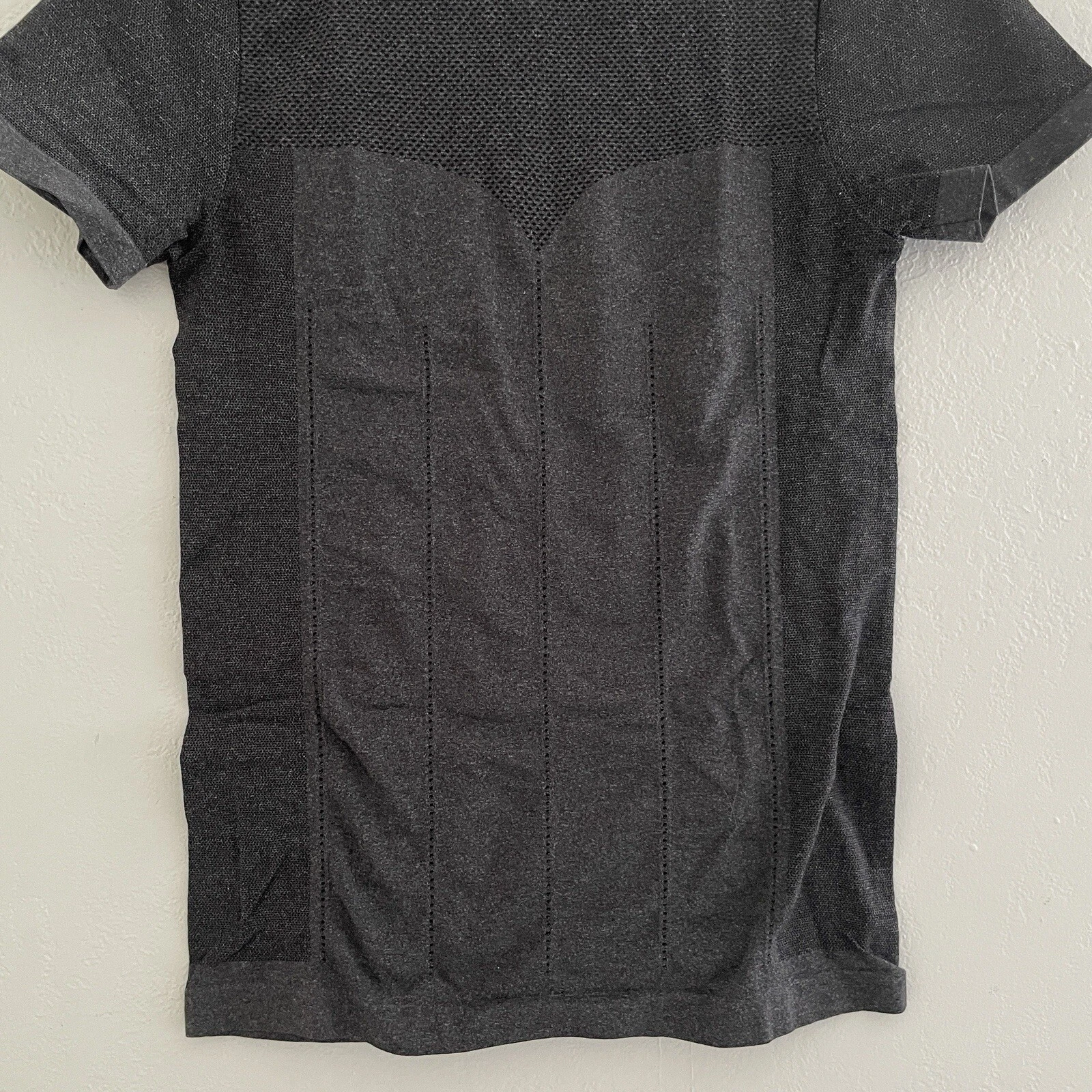 fabletics delta seamless short sleeve textured shirt