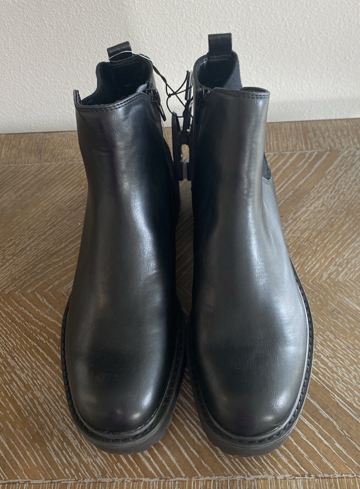 Time and Tru Womens Black Synthetic Lug Sole Chelsea Boots Size 11