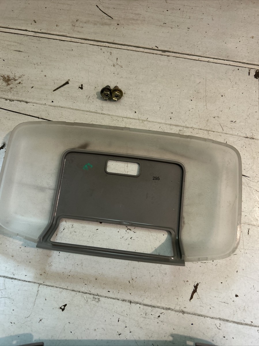 2003 - 2005 Toyota 4Runner Rear Interior Overhead Dome light 2003 - 2005 Toyota 4Runner Rear Interior Overhead Dome light