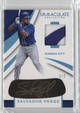 2018 Immaculate Carbon Material Signatures Blue 1/3 Salvador Perez Auto 0dj8