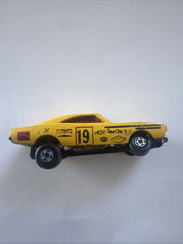 Matchbox No. 1971 V Hot Smoker, Coche Divertido Amarillo con Hot Smoker Foto 3 de 4
