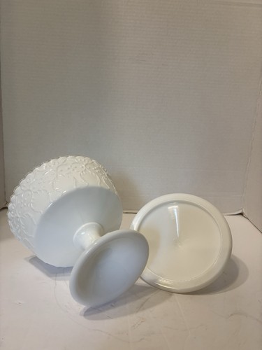 FENTON SPANISH LACE CANDY DISH W/LID 8 1/2" - Picture 4 of 5