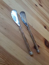 VTG 2 MCM Oneida Butter Spreader Dessert Knives Stainless Charcuterie Board JO+