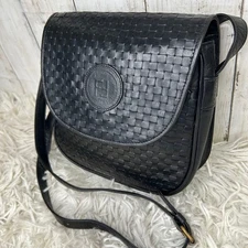 FENDI Vintage Leather Shoulder Bag Crossbody Pochette Black  Elegant Design
