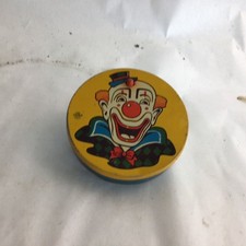 X-VINTAGE CLOWN FACE TIN NOISE MAKER BY US METAL TOY CO. Great Condition