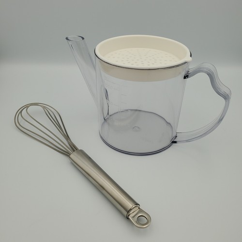 Pyrex Accessories 4 1/2 Cup Gravy/Fat Separator W/ Silicone Whisk ~ New No Box - Picture 2 of 8