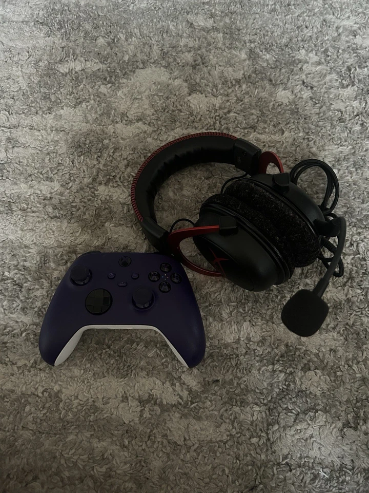 Xbox Srs S/ Xbox Wireless Controller & Gaming Headset with Microphone (DEAL) - Image 2 of 2