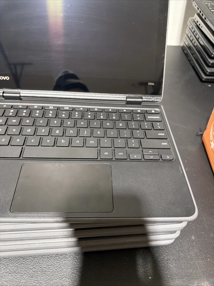 Lot Of 5! Lenovo 300e Chromebook 81H0 (11.6" , 4GB, 32GB eMMC w/ Charger - Image 3 of 4