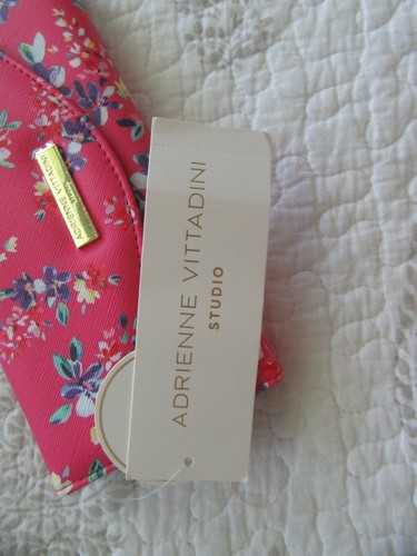 Adrienne Vittadini Wallet, NWT,Pink floral,gold logo bar, phone pocket - Picture 6 of 7