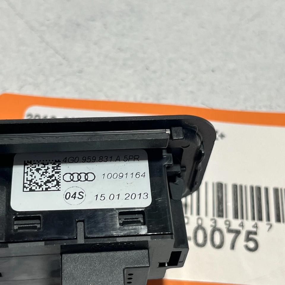 AUDI A8 QUATTRO 2013-2018 PUERTA TRASERA PUERTA LEVADIZA BOTÓN INTERRUPTOR LIBERACIÓN OEM Foto 4 de 4