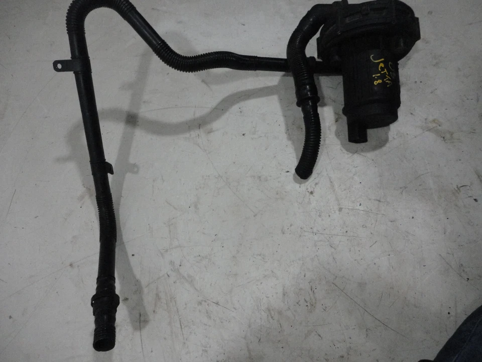 Volkswagen Jetta GLS 2003 sedán 1,8 L turbo bomba de inyección de aire Foto 4 de 4