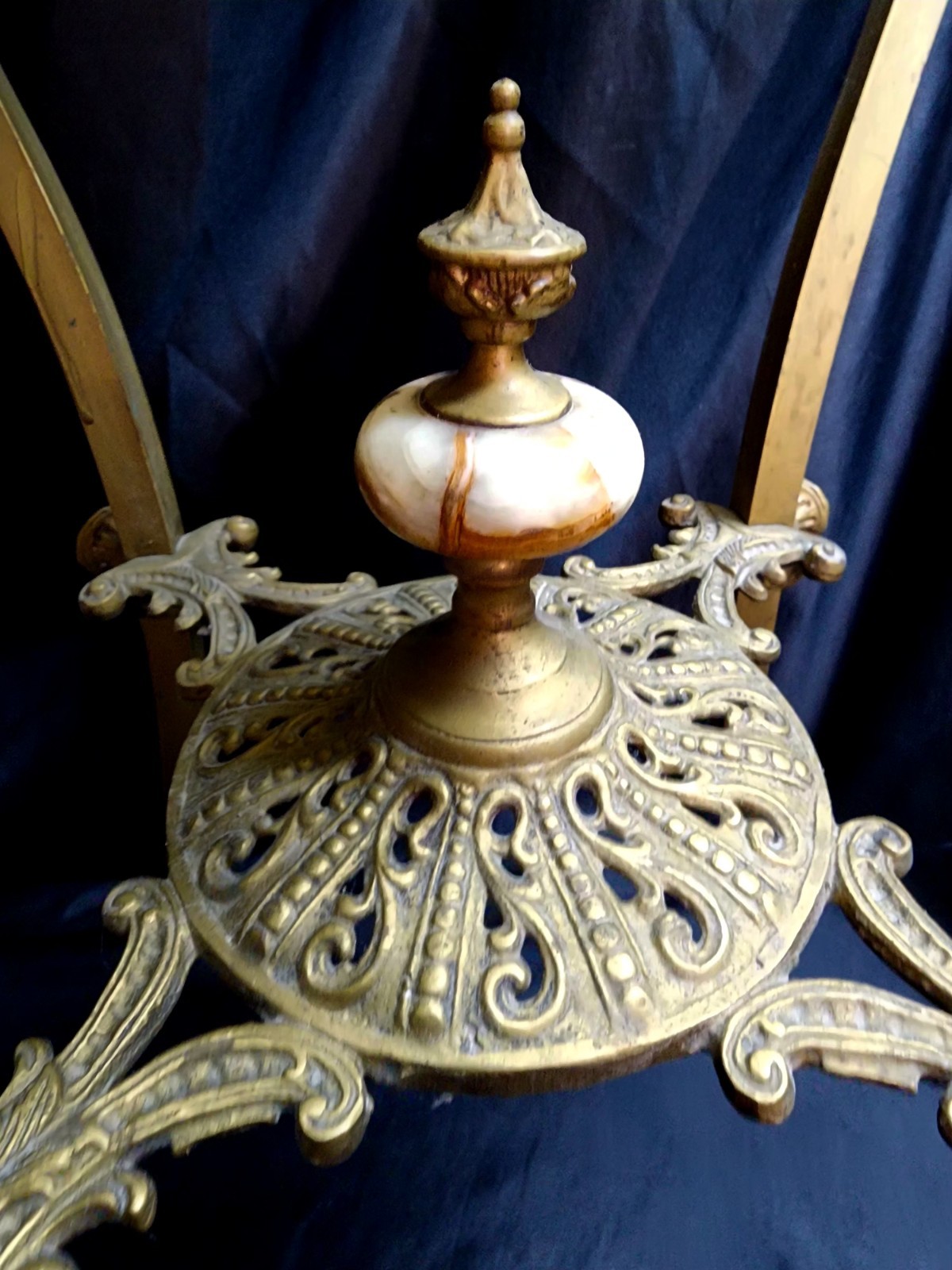 30" VICTORIAN SOLID BRASS AND ONYX PLANT STAND c1890 Green African Jade 