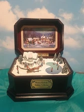 Thomas Kinkade's Holiday Gathering Music Box Tiny Village Plays "I'll Be Home...