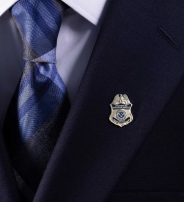 US Citizenship & Immigration Services USCIS Office Lapel Tie PIN GOLD/MULTICOLOR