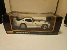 Maisto Dodge Viper GT2 Special Edition GTSR White w/Blue Stripes NEW NIB