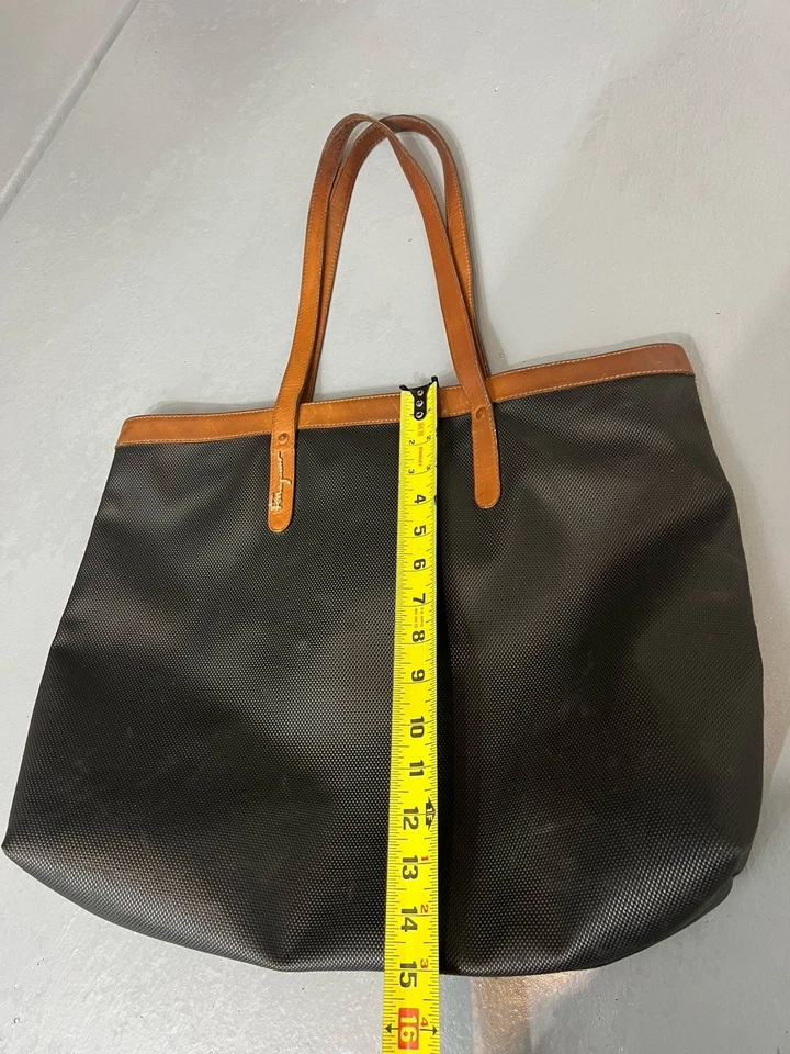 Bolso de Mano Salvatore Ferragamo Vintage Negro Recubierto de Lona y Cuero Tostado Foto 3 de 4